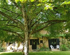 Toàn bộ căn nhà/căn hộ Large Farmhouse In Nantheuil France With Private Garden (Nantheuil, Pháp)