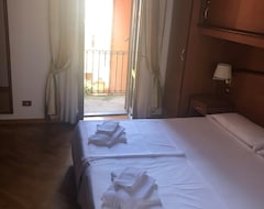Khách sạn Hotel Saini (Stresa, Ý)