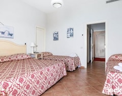 HOTIDAY Hotel Cefalù (Cefalu, Italija)