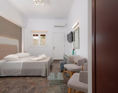 Hotel Pyrgi (Pyrgi, Greece)
