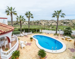Koko talo/asunto Ihastuttava huvila uima-allas lähellä golfkenttä. (Rojales, Espanja)