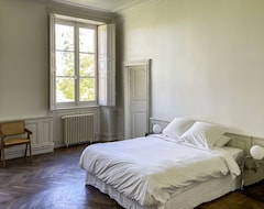 Nhà trọ Chateau Coraline - Twentyfour Bedroom Castle, Sleeps 47 (Thauvenay, Pháp)