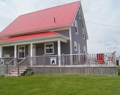 Casa rural Shoreline Cove! Indulge In Mesmerizing Sunsets, Rustic Soothing Beaches (Campbellton, Canada)