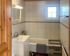 Entire House / Apartment 5 Bedroom Home In Lidköping (Lidköping, Sweden)