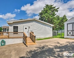 Koko talo/asunto Home With Deck, Walk To Cedar Creek Res + 2mi To Golf (Kaufman, Amerikan Yhdysvallat)