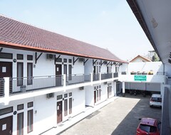 Hotelli Oyo Life 92886 Rumah Nyaman Radhika 2 Syariah (Tuban, Indonesia)