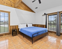 Hele huset/lejligheden ⍣restoration Ranch Retreat Lake Lodge Sleep16-30 ⍣ (Wharton, USA)