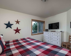 Hotel Large Luxury Family Home-stay 2 Nights-3rd Night Free (Sunriver, USA)