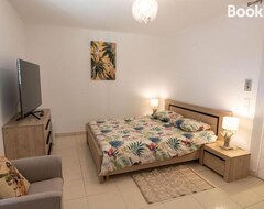 Bed & Breakfast Villa Syracuse - Chambre Privee Avec Piscine Et Jardin (Cogolin, Ranska)