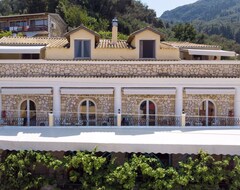 Otel Sebastian's Family Taverna & Accommodation (Sinarades, Yunanistan)