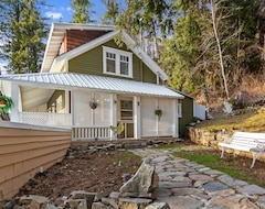 Toàn bộ căn nhà/căn hộ Craftsman Cottage W/ Unbelievable Lake Views, Free Wifi, Gas Grill, & Deck! (Hope, Hoa Kỳ)
