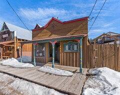 Tüm Ev/Apart Daire In-town Remodeled Boardwalk House W/ Saloon | Hot Springs (Idaho City, ABD)