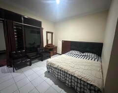 Oyo 93136 Hotel Santo Djaya 2 (Puncak, Endonezya)