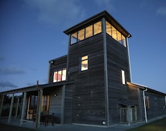Toàn bộ căn nhà/căn hộ Idyllic Ocean Front Beach House - Waikawa Beach (Waikawa, New Zealand)