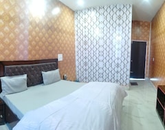 Khách sạn Hotel Royal Grand (Dehradun, Ấn Độ)