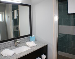 Hotelli The All New Grace Bay Suites (Providenciales, Turks- ja Caicossaaret)