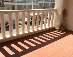 Cijela kuća/apartman First Floor Flat With Large Balcony And Sea Glimpses, South Facing. 1 Km Beach. (Castellar del Vallés, Španjolska)