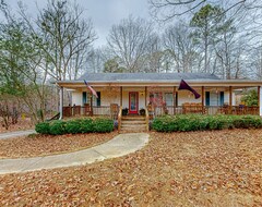 Casa/apartamento entero Peaceful Home With Custom Front Porch Near University Of Alabama, Dog-friendly (Abernant, EE. UU.)