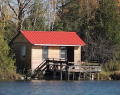 Toàn bộ căn nhà/căn hộ Waterfront Cozy Cabin On Private Trout Lake (Maxwell, Canada)