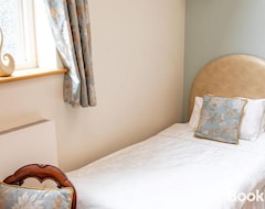 Guesthouse Mere Brook House (Wirral, Canada)