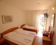 Hotel Holiday apartment Adriatic Sea at 50 m (Malinska, Croatia)
