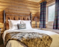 Entire House / Apartment Ski-in, Ski-out 4 Bedroom Mountain Cabin At Boyne Mountain Resort W/hot Tub (Boyne Falls, USA)