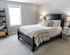 Hele huset/lejligheden New Abloom Retreat 6 Bedroom East & West Wing (Saukville, USA)
