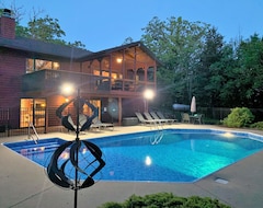 Toàn bộ căn nhà/căn hộ Lake Geneva Quality Vacation Home W Inground Pool & Sweeping Views, 4br, 4ba (Burlington, Hoa Kỳ)