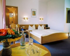 Khách sạn Hotel Zum Schneekopf (Gehlberg, Đức)