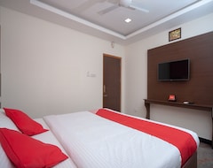 Hotel OYO 16595 Famous Residency (Thanjavur, India)
