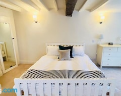 Guesthouse Large Room In Stunning Cottage, Edge Of The Cotswolds (Bloxwich, United Kingdom)