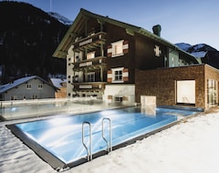 Hotelli Hotel Schwarzer Adler (Pettneu am Arlberg, Itävalta)