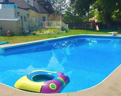Cijela kuća/apartman Midland Manor 3-bedroom Home With Pool (Midland, Kanada)