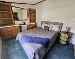 Cijela kuća/apartman Camp Not Found - 3 Queen Bedrooms By The Lake (Kinsman, Sjedinjene Američke Države)