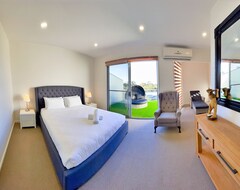 Entire House / Apartment Phillip Island Towers (Cowes, Australia)