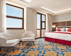 Ramada Hotel & Suites By Wyndham Yerevan (Ereván, Armenia)