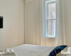Bed & Breakfast Chambre Lumineuse et Confortable (Montreal, Canada)