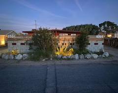 Entire House / Apartment Center Street Villas (Joshua Tree, USA)
