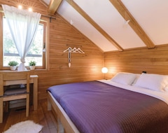 Hele huset/lejligheden Stunning Home In Gornji Zvecaj With Sauna, Wifi And 3 Bedrooms (Generalski Stol, Kroatien)