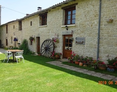 Hotel Self Catering House & Pool Bbq Great For House Hunting (Limalonges, France)
