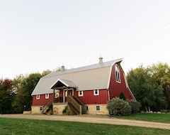 Toàn bộ căn nhà/căn hộ Fully Renovated Barn With Stunning Lakeview Property (Lonsdale, Hoa Kỳ)