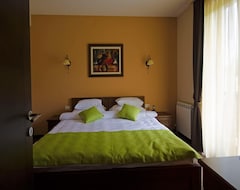 Хотел Hotel Sport In (Цетине, Черна Гора)