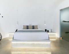 Hotel You And Me Suites (Firostefani, Grecia)