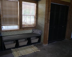 Entire House / Apartment Southern Il House, Pond Hot Tub $99 Special (McLeansboro, USA)