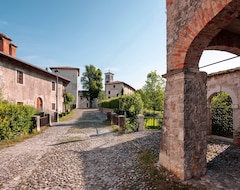 Casa/apartamento entero A Lovely Ancient Home With Garden In A Castle, Near Beach And Venice (Cervignano del Friuli, Italia)