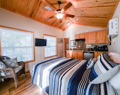 Entire House / Apartment Studio Cottage Out On Skiatook Lake! (Skiatook, USA)