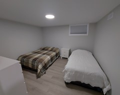 Cijela kuća/apartman Beautiful, Private House, 4 Beds (Odessa, Kanada)