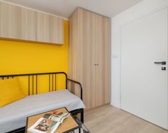 Koko talo/asunto Yellow And Grey Studio By Renters (Katowice, Puola)