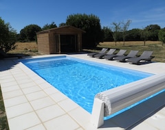 Toàn bộ căn nhà/căn hộ Loire Valley Gite With 2 Acres Of Grounds, South Facing Pool & Private Terraces (Noyant, Pháp)