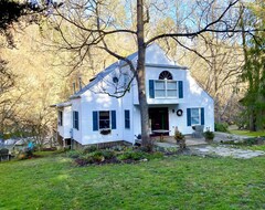 Entire House / Apartment Peaceful Riverfront Retreat Near Asheville Dining, Nightlife And Activities (Mars Hill, USA)